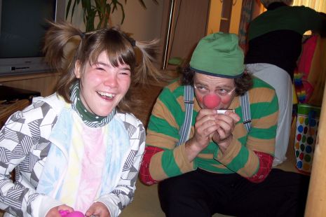 klinikclownin mit seniorin in muenchen